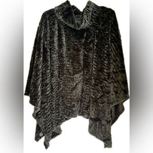 NWT-Black Faux Fur Shawl by Viv & Lou